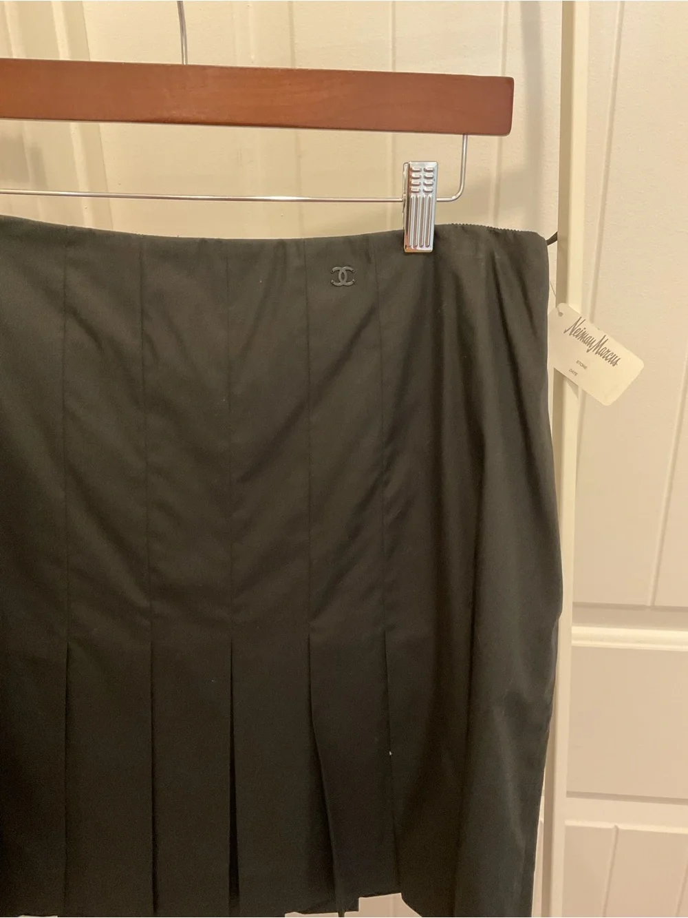 CHANEL 01C Black A-Line Pleated Skirt